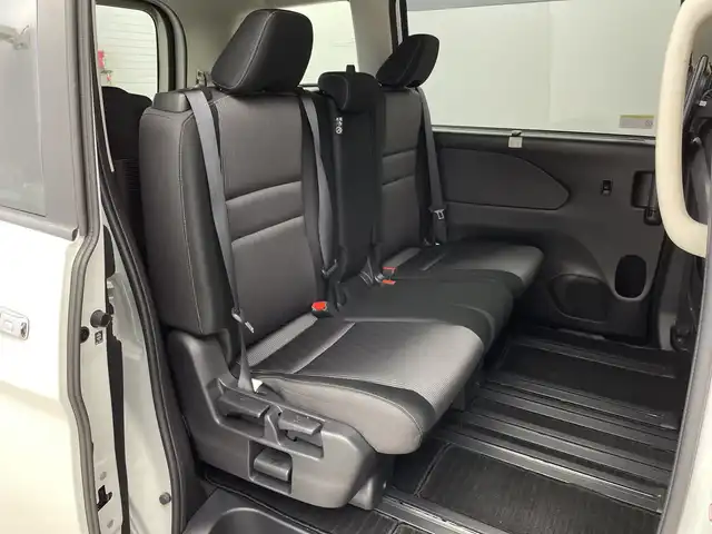 日産 セレナ ハイウェイスター V 新潟県 2019(令1)年 6万km ブリリアントホワイトパール プロパイロット/ストラーダ10型メモリナビ【CN-F1X10D】/　フルセグTV/Bluetooth/CD/DVD/USB/全方位モニター/後席モニター/レーダークルーズコントロール/衝突被害軽減ブレーキ/レーンキープアシスト/BSM(ブラインドスポットモニター)/両側パワースライドドア/前後コーナーセンサー/パーキングアシスト/アイドリングストップ/LEDヘッドライト/オートライト/横滑り防止装置/ステアリングスイッチ/禁煙車