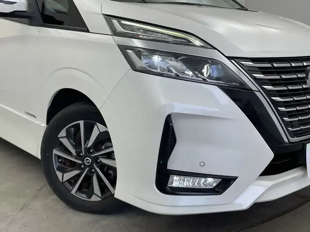 日産 セレナ ハイウェイスター V 新潟県 2019(令1)年 6万km ブリリアントホワイトパール プロパイロット/ストラーダ10型メモリナビ【CN-F1X10D】/　フルセグTV/Bluetooth/CD/DVD/USB/全方位モニター/後席モニター/レーダークルーズコントロール/衝突被害軽減ブレーキ/レーンキープアシスト/BSM(ブラインドスポットモニター)/両側パワースライドドア/前後コーナーセンサー/パーキングアシスト/アイドリングストップ/LEDヘッドライト/オートライト/横滑り防止装置/ステアリングスイッチ/禁煙車