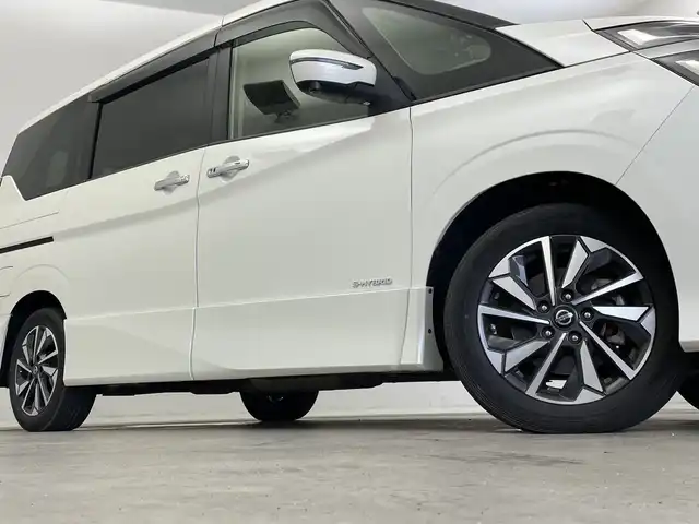 日産 セレナ ハイウェイスター V 新潟県 2019(令1)年 6万km ブリリアントホワイトパール プロパイロット/ストラーダ10型メモリナビ【CN-F1X10D】/　フルセグTV/Bluetooth/CD/DVD/USB/全方位モニター/後席モニター/レーダークルーズコントロール/衝突被害軽減ブレーキ/レーンキープアシスト/BSM(ブラインドスポットモニター)/両側パワースライドドア/前後コーナーセンサー/パーキングアシスト/アイドリングストップ/LEDヘッドライト/オートライト/横滑り防止装置/ステアリングスイッチ/禁煙車