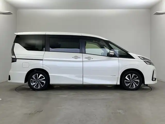 日産 セレナ ハイウェイスター V 新潟県 2019(令1)年 6万km ブリリアントホワイトパール プロパイロット/ストラーダ10型メモリナビ【CN-F1X10D】/　フルセグTV/Bluetooth/CD/DVD/USB/全方位モニター/後席モニター/レーダークルーズコントロール/衝突被害軽減ブレーキ/レーンキープアシスト/BSM(ブラインドスポットモニター)/両側パワースライドドア/前後コーナーセンサー/パーキングアシスト/アイドリングストップ/LEDヘッドライト/オートライト/横滑り防止装置/ステアリングスイッチ/禁煙車