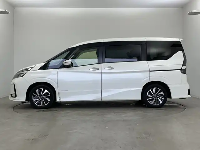日産 セレナ ハイウェイスター V 新潟県 2019(令1)年 6万km ブリリアントホワイトパール プロパイロット/ストラーダ10型メモリナビ【CN-F1X10D】/　フルセグTV/Bluetooth/CD/DVD/USB/全方位モニター/後席モニター/レーダークルーズコントロール/衝突被害軽減ブレーキ/レーンキープアシスト/BSM(ブラインドスポットモニター)/両側パワースライドドア/前後コーナーセンサー/パーキングアシスト/アイドリングストップ/LEDヘッドライト/オートライト/横滑り防止装置/ステアリングスイッチ/禁煙車