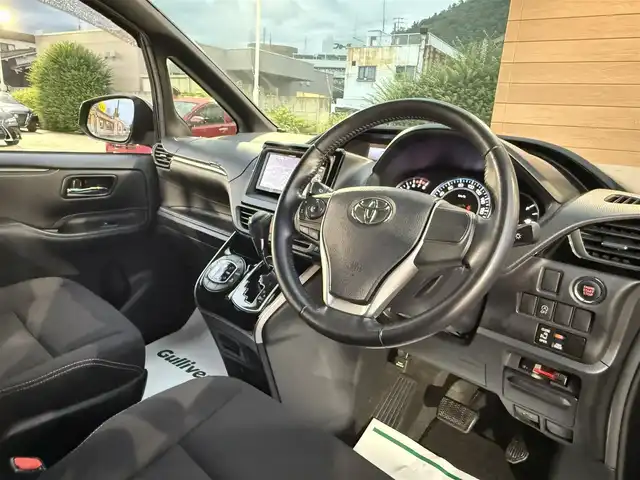トヨタ エスクァイア 香川県 2014(平26)年 5.6万km スパークリングブラックパールクリスタルシャイン ワンオーナー/社外ナビ/(フルセグ/CD/DVD/Bluetooth)/バックカメラ/片側パワースライドドア/純正１５インチアルミ/純正フロアマット/横滑り防止装置/オートライト/チップアップシート/アイドリングストップ/ETC