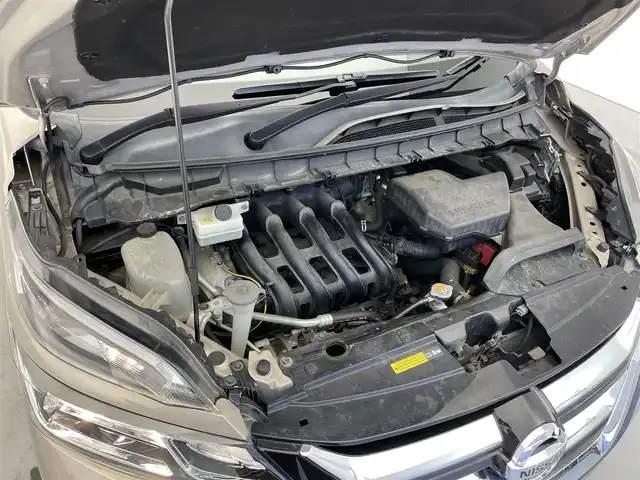 日産 セレナ ハイウェイスター プロパイロットED 滋賀県 2017(平29)年 7.1万km カシミヤグレージュ 2トーン 純正ナビ/CD/DVD/Bluetooth/USB/フルセグテレビ/バックカメラ/フリップダウンモニター/前後ドライブレコーダー/エマージェンシーブレーキ/クルーズコントロール/プロパイロット/両側パワースライドドア/オートライト/ETC/プッシュスタート /スマートキー/スペアキー/純正フロアマット