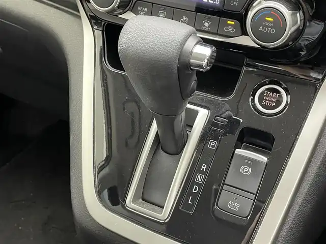 日産 セレナ ハイウェイスター プロパイロットED 滋賀県 2017(平29)年 7.1万km カシミヤグレージュ 2トーン 純正ナビ/CD/DVD/Bluetooth/USB/フルセグテレビ/バックカメラ/フリップダウンモニター/前後ドライブレコーダー/エマージェンシーブレーキ/クルーズコントロール/プロパイロット/両側パワースライドドア/オートライト/ETC/プッシュスタート /スマートキー/スペアキー/純正フロアマット