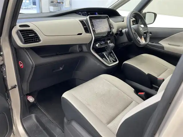 日産 セレナ ハイウェイスター プロパイロットED 滋賀県 2017(平29)年 7.1万km カシミヤグレージュ 2トーン 純正ナビ/CD/DVD/Bluetooth/USB/フルセグテレビ/バックカメラ/フリップダウンモニター/前後ドライブレコーダー/エマージェンシーブレーキ/クルーズコントロール/プロパイロット/両側パワースライドドア/オートライト/ETC/プッシュスタート /スマートキー/スペアキー/純正フロアマット