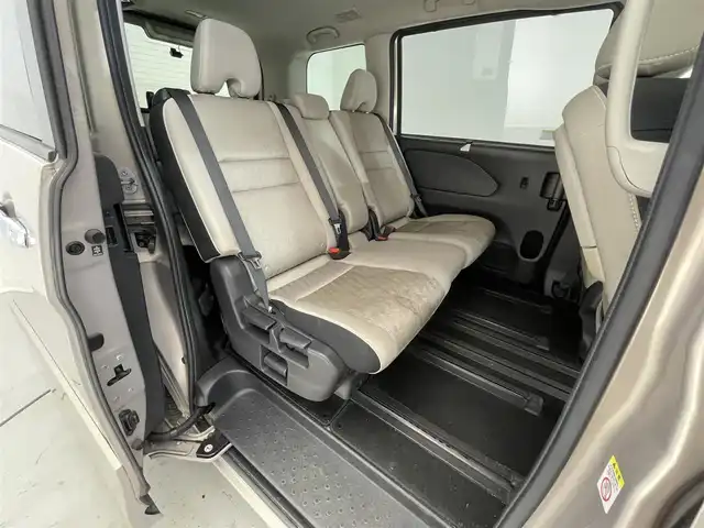 日産 セレナ ハイウェイスター プロパイロットED 滋賀県 2017(平29)年 7.1万km カシミヤグレージュ 2トーン 純正ナビ/CD/DVD/Bluetooth/USB/フルセグテレビ/バックカメラ/フリップダウンモニター/前後ドライブレコーダー/エマージェンシーブレーキ/クルーズコントロール/プロパイロット/両側パワースライドドア/オートライト/ETC/プッシュスタート /スマートキー/スペアキー/純正フロアマット
