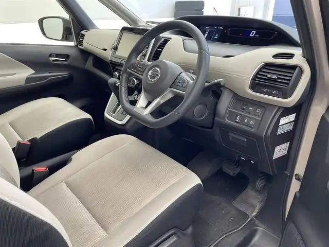 日産 セレナ ハイウェイスター プロパイロットED 滋賀県 2017(平29)年 7.1万km カシミヤグレージュ 2トーン 純正ナビ/CD/DVD/Bluetooth/USB/フルセグテレビ/バックカメラ/フリップダウンモニター/前後ドライブレコーダー/エマージェンシーブレーキ/クルーズコントロール/プロパイロット/両側パワースライドドア/オートライト/ETC/プッシュスタート /スマートキー/スペアキー/純正フロアマット