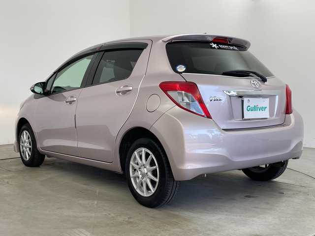 トヨタ ヴィッツ F 兵庫県 2011(平23)年 6.9万km ローズメタリックオパール ・社外ナビ（CD/DVD/HDD/TV)/・バックカメラ/・ETC/・社外前後ドライブレコーダー/・社外14インチアルミホイール/・社外革調シートカバー/・フロントスポイラー/・キーレスエントリー/・ヘッドライトレベライザー