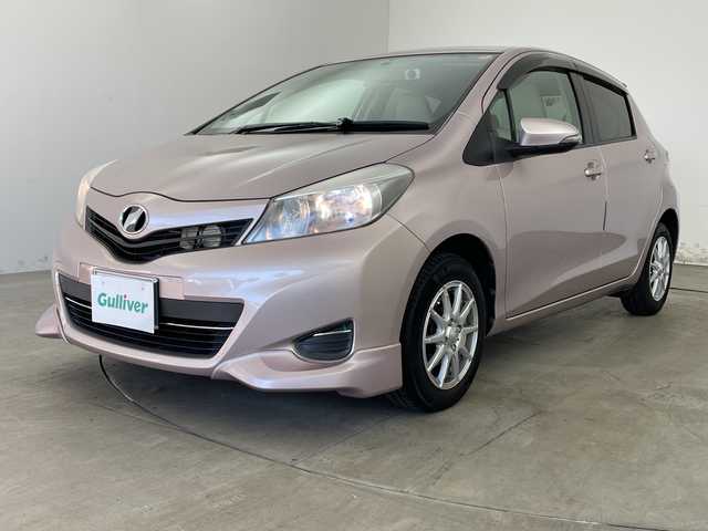 トヨタ ヴィッツ F 兵庫県 2011(平23)年 6.9万km ローズメタリックオパール ・社外ナビ（CD/DVD/HDD/TV)/・バックカメラ/・ETC/・社外前後ドライブレコーダー/・社外14インチアルミホイール/・社外革調シートカバー/・フロントスポイラー/・キーレスエントリー/・ヘッドライトレベライザー