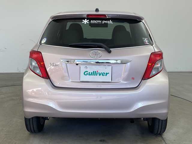 トヨタ ヴィッツ F 兵庫県 2011(平23)年 6.9万km ローズメタリックオパール ・社外ナビ（CD/DVD/HDD/TV)/・バックカメラ/・ETC/・社外前後ドライブレコーダー/・社外14インチアルミホイール/・社外革調シートカバー/・フロントスポイラー/・キーレスエントリー/・ヘッドライトレベライザー