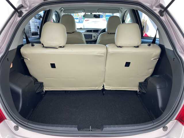 トヨタ ヴィッツ F 兵庫県 2011(平23)年 6.9万km ローズメタリックオパール ・社外ナビ（CD/DVD/HDD/TV)/・バックカメラ/・ETC/・社外前後ドライブレコーダー/・社外14インチアルミホイール/・社外革調シートカバー/・フロントスポイラー/・キーレスエントリー/・ヘッドライトレベライザー