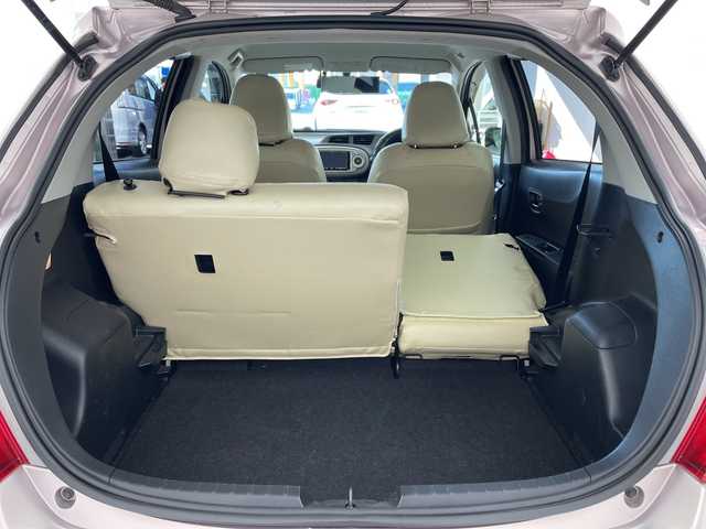 トヨタ ヴィッツ F 兵庫県 2011(平23)年 6.9万km ローズメタリックオパール ・社外ナビ（CD/DVD/HDD/TV)/・バックカメラ/・ETC/・社外前後ドライブレコーダー/・社外14インチアルミホイール/・社外革調シートカバー/・フロントスポイラー/・キーレスエントリー/・ヘッドライトレベライザー