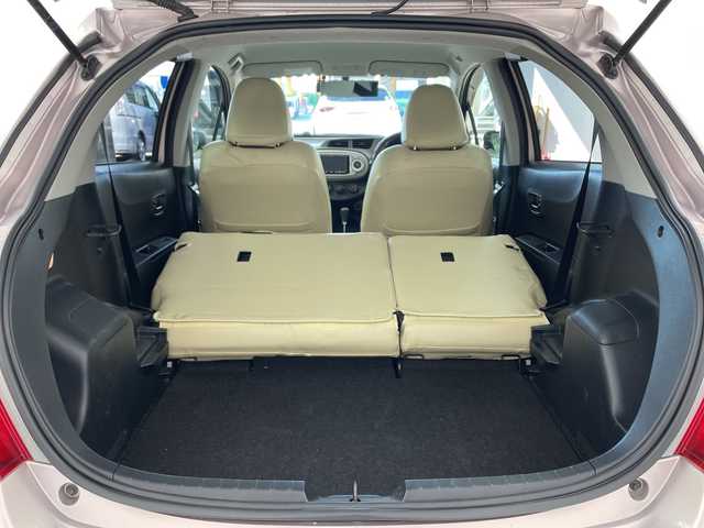 トヨタ ヴィッツ F 兵庫県 2011(平23)年 6.9万km ローズメタリックオパール ・社外ナビ（CD/DVD/HDD/TV)/・バックカメラ/・ETC/・社外前後ドライブレコーダー/・社外14インチアルミホイール/・社外革調シートカバー/・フロントスポイラー/・キーレスエントリー/・ヘッドライトレベライザー