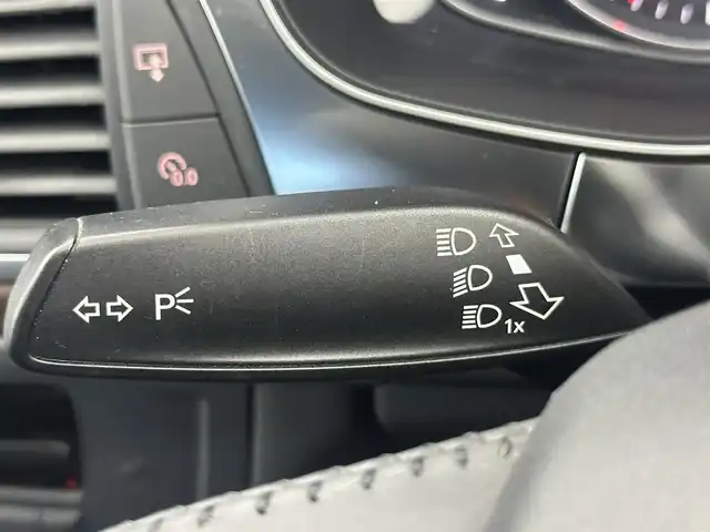 アウディ Ａ６ 2．8 FSI クワトロ 愛知県 2013(平25)年 9.1万km 黒 ・4WD/・BOSEスピーカー/・純正7インチナビ/・バックカメラ/・Bluetooth/・パワーシート/・シートヒーター/・横滑り防止装置/・オートライト/・LEDヘッドライト/・純正AW/・プッシュスタート/・スマートキー