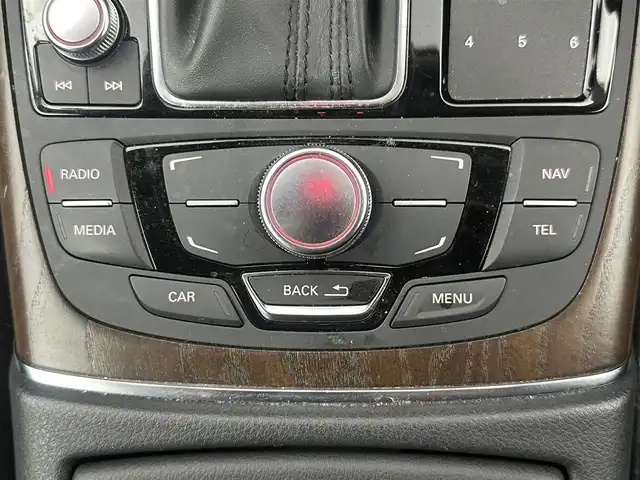 アウディ Ａ６ 2．8 FSI クワトロ 愛知県 2013(平25)年 9.1万km 黒 ・4WD/・BOSEスピーカー/・純正7インチナビ/・バックカメラ/・Bluetooth/・パワーシート/・シートヒーター/・横滑り防止装置/・オートライト/・LEDヘッドライト/・純正AW/・プッシュスタート/・スマートキー