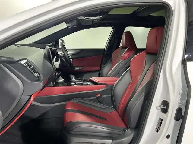 レクサス ＮＸ 350h Fスポーツ 佐賀県 2023(令5)年 0.5万km ホワイトノーヴァガラスフレーク パノラマルーフ/専用オレンジキャリパー/レクサスセーフティシステム＋/純正14インチナビ/フルセグTV/Bluetooth/USB/パノラミックビューモニター/ETC2.0/レーダークルーズコントロール/パワーバックドア /ブラインドスポットモニター/デジタルインナーミラー/前方ドライブレコーダー/純正20インチアルミホイール/LEDライト/フォグライト /オートライト/オートハイビーム/パドルシフト/ステアリングリモコン/スマートキー/スペアキー/保証書