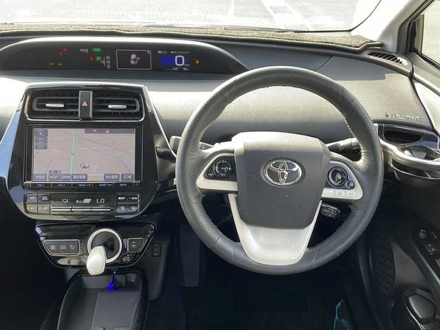 トヨタ プリウス A ツーリングセレクション 山口県 2016(平28)年 16.6万km アティチュードブラックマイカ モデリスタエアロ/純正メモリナビ/Bluetooth/フルセグTV（走行中視聴可）/バックカメラ/トヨタセーフティセンス/横滑り防止装置/レーンキープアシスト/クルーズコントロール/ブラインドスポットモニター/ヘッドアップディスプレイ/前席シートヒーター/レザーシート/ビルトインETC/ステアリングスイッチ/LEDヘッドライト/LEDフォグライト/コーナーセンサー/スマートキー/プッシュスタート/パーキングアシスト/保証書・取説