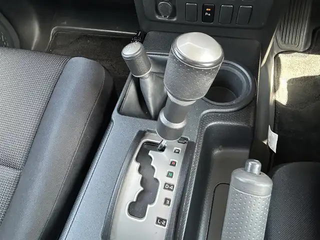 トヨタ ＦＪクルーザー カラーパッケージ 福島県 2016(平28)年 6.3万km ブラック/ホワイト 純正SDナビ/(FM/AM/BT/フルセグ/DVD/CD)/バックカメラ/クルーズコントロール/横滑り防止装置/ETC/HIDヘッドライト/フォグランプ/電動格納ミラー/社外17インチAW/シートリフター/純正フロアマット/スチール冬タイヤ積込