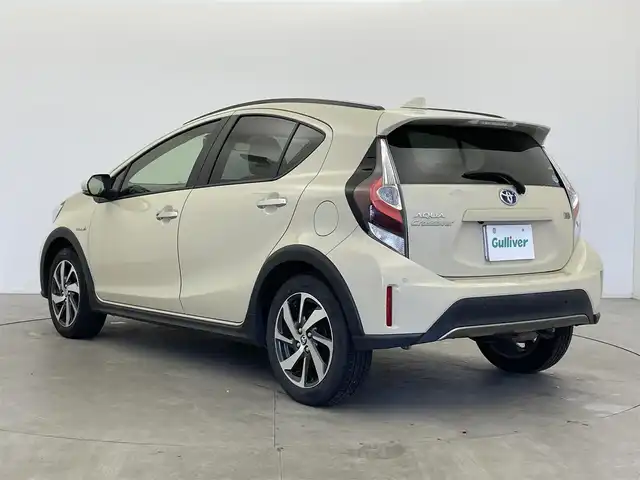 トヨタ アクア クロスオーバー グラム 富山県 2020(令2)年 3.2万km ベージュ ワンオーナー/純正SDナビ/(AM、FM、 CD、BT、SD、AUX)/ワンセグTV/車外カメラ（バック、フロント、サイド、全方位）/衝突軽減システム/レーンキープアシスト/コーナーセンサー　/横滑り防止装置/盗難防止装置/オートマチックハイビーム/ハロゲンライト/ドライブレコーダー前後（DVR-CO2)/レザー調シートカバー/社外AW スタッドレスタイヤ4本車載/フロアマット純正/スマートキー×2/取扱説明書/保証書