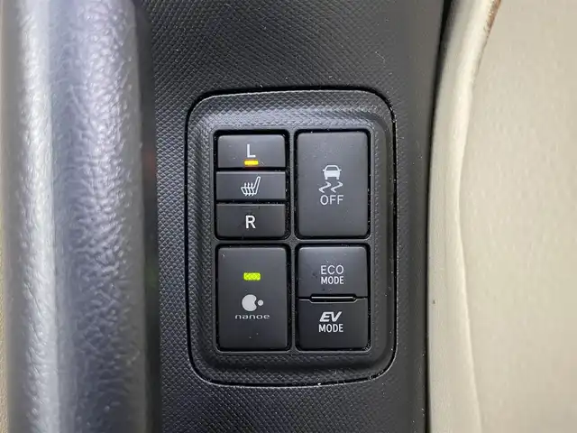 トヨタ アクア クロスオーバー グラム 富山県 2020(令2)年 3.2万km ベージュ ワンオーナー/純正SDナビ/(AM、FM、 CD、BT、SD、AUX)/ワンセグTV/車外カメラ（バック、フロント、サイド、全方位）/衝突軽減システム/レーンキープアシスト/コーナーセンサー　/横滑り防止装置/盗難防止装置/オートマチックハイビーム/ハロゲンライト/ドライブレコーダー前後（DVR-CO2)/レザー調シートカバー/社外AW スタッドレスタイヤ4本車載/フロアマット純正/スマートキー×2/取扱説明書/保証書