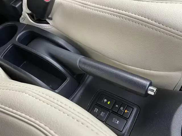 トヨタ アクア クロスオーバー グラム 富山県 2020(令2)年 3.2万km ベージュ ワンオーナー/純正SDナビ/(AM、FM、 CD、BT、SD、AUX)/ワンセグTV/車外カメラ（バック、フロント、サイド、全方位）/衝突軽減システム/レーンキープアシスト/コーナーセンサー　/横滑り防止装置/盗難防止装置/オートマチックハイビーム/ハロゲンライト/ドライブレコーダー前後（DVR-CO2)/レザー調シートカバー/社外AW スタッドレスタイヤ4本車載/フロアマット純正/スマートキー×2/取扱説明書/保証書