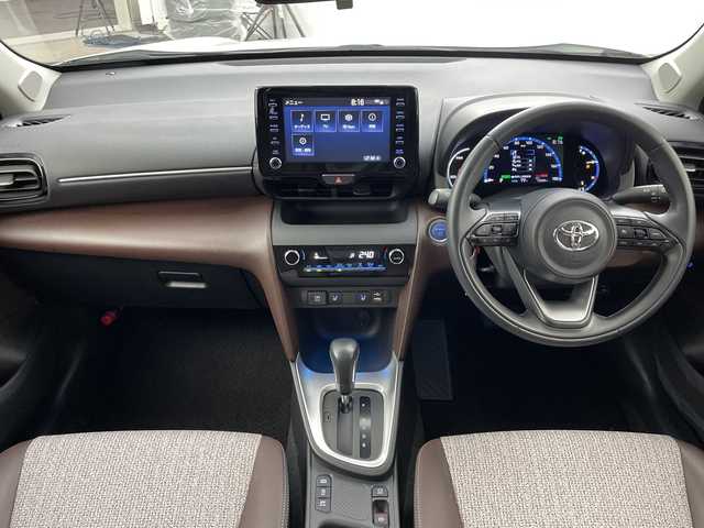 トヨタ ヤリスクロス ハイブリッド Z 鹿児島県 2022(令4)年 1.2万km プラチナホワイトパールマイカ ワンオーナー/純正ディスプレイオーディオ/(Bluetooth/フルセグ)/パノラミックビューモニター/トヨタセーフティセンス/・プリクラッシュセーフティ/・レーントレーシングアシスト/・レーンディパーチャーアラート/・レーダークルーズコントロール/・オートマチックハイビーム/・ロードサインアシスト/パーキングサポートブレーキ/前席シートヒーター/運転席パワーシート/前後ドライブレコーダー/前後コーナーセンサー/ビルトインETC/ブラインドスポットモニター/保証書/取扱説明書