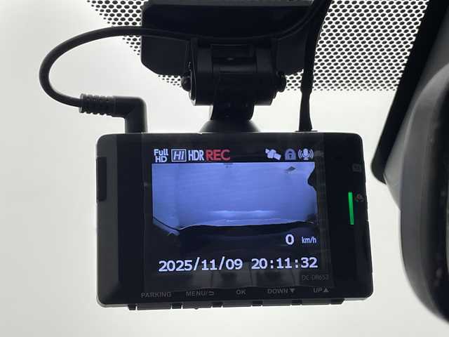 トヨタ ヤリスクロス ハイブリッド Z 鹿児島県 2022(令4)年 1.2万km プラチナホワイトパールマイカ ワンオーナー/純正ディスプレイオーディオ/(Bluetooth/フルセグ)/パノラミックビューモニター/トヨタセーフティセンス/・プリクラッシュセーフティ/・レーントレーシングアシスト/・レーンディパーチャーアラート/・レーダークルーズコントロール/・オートマチックハイビーム/・ロードサインアシスト/パーキングサポートブレーキ/前席シートヒーター/運転席パワーシート/前後ドライブレコーダー/前後コーナーセンサー/ビルトインETC/ブラインドスポットモニター/保証書/取扱説明書