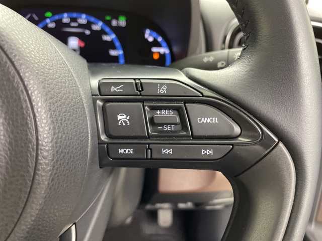 トヨタ ヤリスクロス ハイブリッド Z 鹿児島県 2022(令4)年 1.2万km プラチナホワイトパールマイカ ワンオーナー/純正ディスプレイオーディオ/(Bluetooth/フルセグ)/パノラミックビューモニター/トヨタセーフティセンス/・プリクラッシュセーフティ/・レーントレーシングアシスト/・レーンディパーチャーアラート/・レーダークルーズコントロール/・オートマチックハイビーム/・ロードサインアシスト/パーキングサポートブレーキ/前席シートヒーター/運転席パワーシート/前後ドライブレコーダー/前後コーナーセンサー/ビルトインETC/ブラインドスポットモニター/保証書/取扱説明書