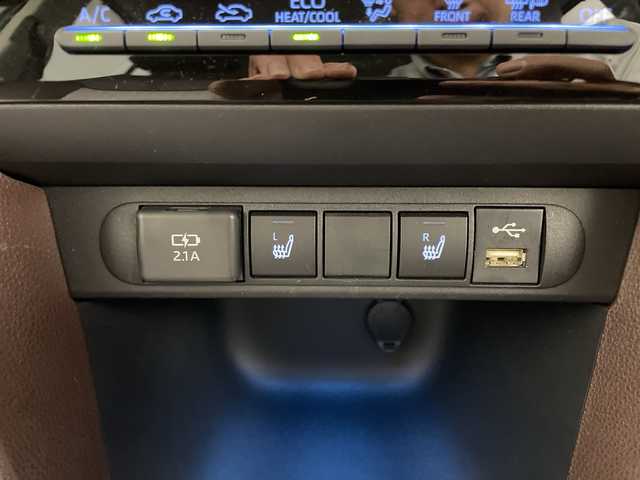 トヨタ ヤリスクロス ハイブリッド Z 鹿児島県 2022(令4)年 1.2万km プラチナホワイトパールマイカ ワンオーナー/純正ディスプレイオーディオ/(Bluetooth/フルセグ)/パノラミックビューモニター/トヨタセーフティセンス/・プリクラッシュセーフティ/・レーントレーシングアシスト/・レーンディパーチャーアラート/・レーダークルーズコントロール/・オートマチックハイビーム/・ロードサインアシスト/パーキングサポートブレーキ/前席シートヒーター/運転席パワーシート/前後ドライブレコーダー/前後コーナーセンサー/ビルトインETC/ブラインドスポットモニター/保証書/取扱説明書