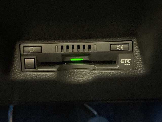 トヨタ ヤリスクロス ハイブリッド Z 鹿児島県 2022(令4)年 1.2万km プラチナホワイトパールマイカ ワンオーナー/純正ディスプレイオーディオ/(Bluetooth/フルセグ)/パノラミックビューモニター/トヨタセーフティセンス/・プリクラッシュセーフティ/・レーントレーシングアシスト/・レーンディパーチャーアラート/・レーダークルーズコントロール/・オートマチックハイビーム/・ロードサインアシスト/パーキングサポートブレーキ/前席シートヒーター/運転席パワーシート/前後ドライブレコーダー/前後コーナーセンサー/ビルトインETC/ブラインドスポットモニター/保証書/取扱説明書