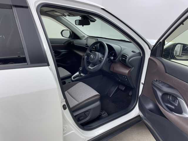 トヨタ ヤリスクロス ハイブリッド Z 鹿児島県 2022(令4)年 1.2万km プラチナホワイトパールマイカ ワンオーナー/純正ディスプレイオーディオ/(Bluetooth/フルセグ)/パノラミックビューモニター/トヨタセーフティセンス/・プリクラッシュセーフティ/・レーントレーシングアシスト/・レーンディパーチャーアラート/・レーダークルーズコントロール/・オートマチックハイビーム/・ロードサインアシスト/パーキングサポートブレーキ/前席シートヒーター/運転席パワーシート/前後ドライブレコーダー/前後コーナーセンサー/ビルトインETC/ブラインドスポットモニター/保証書/取扱説明書