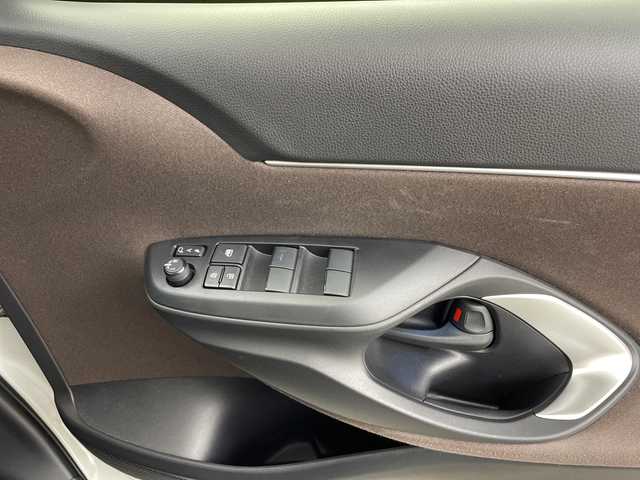 トヨタ ヤリスクロス ハイブリッド Z 鹿児島県 2022(令4)年 1.2万km プラチナホワイトパールマイカ ワンオーナー/純正ディスプレイオーディオ/(Bluetooth/フルセグ)/パノラミックビューモニター/トヨタセーフティセンス/・プリクラッシュセーフティ/・レーントレーシングアシスト/・レーンディパーチャーアラート/・レーダークルーズコントロール/・オートマチックハイビーム/・ロードサインアシスト/パーキングサポートブレーキ/前席シートヒーター/運転席パワーシート/前後ドライブレコーダー/前後コーナーセンサー/ビルトインETC/ブラインドスポットモニター/保証書/取扱説明書