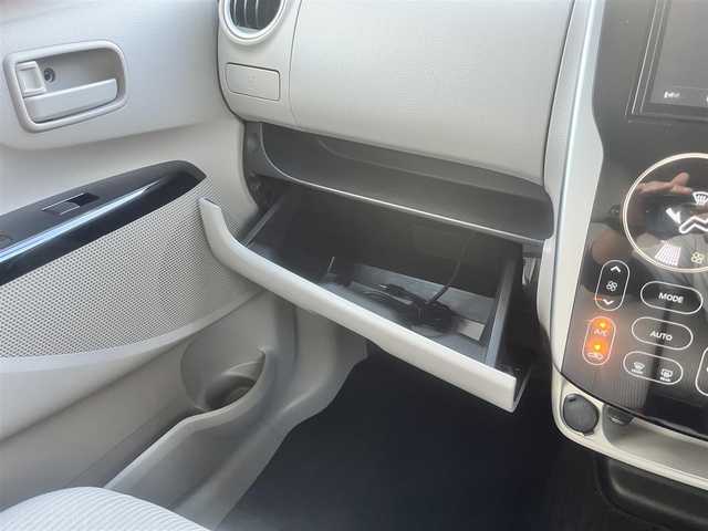 日産 デイズ X 島根県 2018(平30)年 1.4万km アッシュブラウンM 社外ディスプレイオーディオ　/Bluetooth接続　/全方位／バックカメラ　/アイドリングストップ　/衝突軽減ブレーキ　/前後コーナーセンサー　/運転席シートヒーター　/スマートキー　/プッシュスタート　/純正フロアマット　/取扱説明書/スペアキー1本/スタッドレスタイヤ積込み