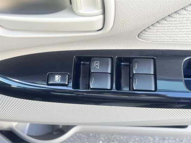 日産 デイズ X 島根県 2018(平30)年 1.4万km アッシュブラウンM 社外ディスプレイオーディオ　/Bluetooth接続　/全方位／バックカメラ　/アイドリングストップ　/衝突軽減ブレーキ　/前後コーナーセンサー　/運転席シートヒーター　/スマートキー　/プッシュスタート　/純正フロアマット　/取扱説明書/スペアキー1本/スタッドレスタイヤ積込み