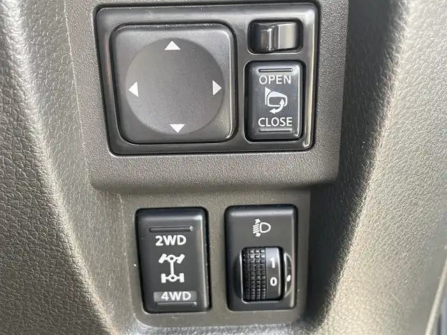 日産 キューブ 15X FOUR Mセレクション 道央・札幌 2010(平22)年 13.7万km ホワイトパール ・４WD/・純正ナビ/　CD＆USB＆AUX＆TV/・バックカメラ/・純正エンジンスターター/・電動格納ミラー/・プッシュスタート/・スマートキー/・純正フロアマット/・ドアバイザー