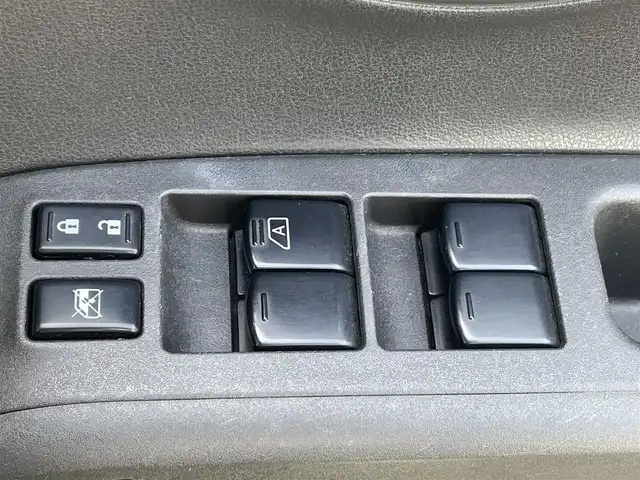 日産 キューブ 15X FOUR Mセレクション 道央・札幌 2010(平22)年 13.7万km ホワイトパール ・４WD/・純正ナビ/　CD＆USB＆AUX＆TV/・バックカメラ/・純正エンジンスターター/・電動格納ミラー/・プッシュスタート/・スマートキー/・純正フロアマット/・ドアバイザー