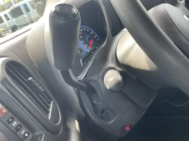 日産 キューブ 15X FOUR Mセレクション 道央・札幌 2010(平22)年 13.7万km ホワイトパール ・４WD/・純正ナビ/　CD＆USB＆AUX＆TV/・バックカメラ/・純正エンジンスターター/・電動格納ミラー/・プッシュスタート/・スマートキー/・純正フロアマット/・ドアバイザー