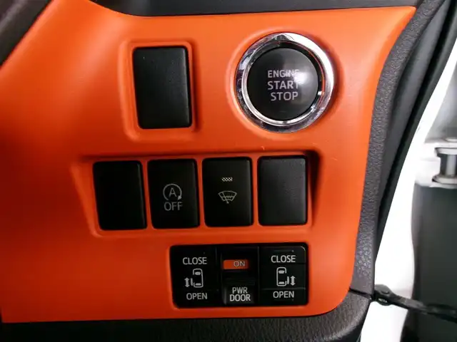 トヨタ ヴォクシー ZS 群馬県 2014(平26)年 4.2万km ホワイトパールクリスタルシャイン 両側パワースライドドア/SDナビ/フルセグTV/バックカメラ/後席9インチモニター/インテリアイルミネーション/ピラーライト/前後ドラレコ/ニーエアバッグ/フロントワイパーデアイサー/ETC