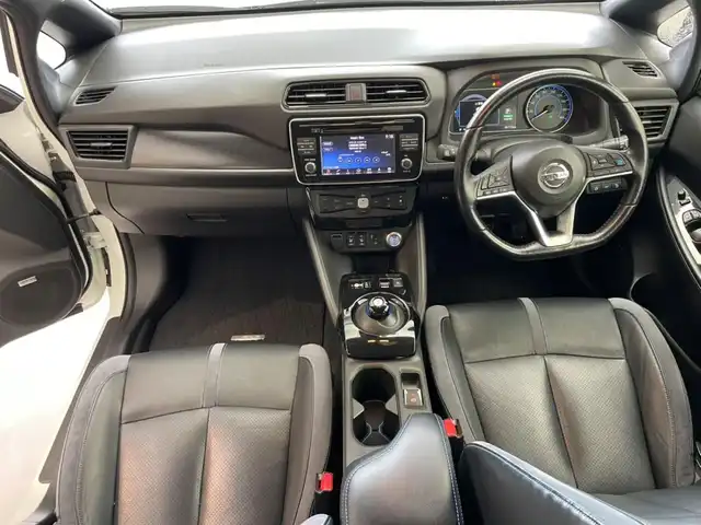 日産 リーフ G 茨城県 2018(平30)年 8.7万km ブリリアントホワイトパール/オーロラフレアブルーパール 2トーン 純正ナビ/フルセグ/プロパイロット/BSM/コーナーセンサー/純正17インチアルミホイール/LEDヘッドライト/フロントフォグランプ/ETC/ドライブレコーダー/ステアリングリモコン/シートヒーター/デジタルインナーミラー/BOSEサウンド