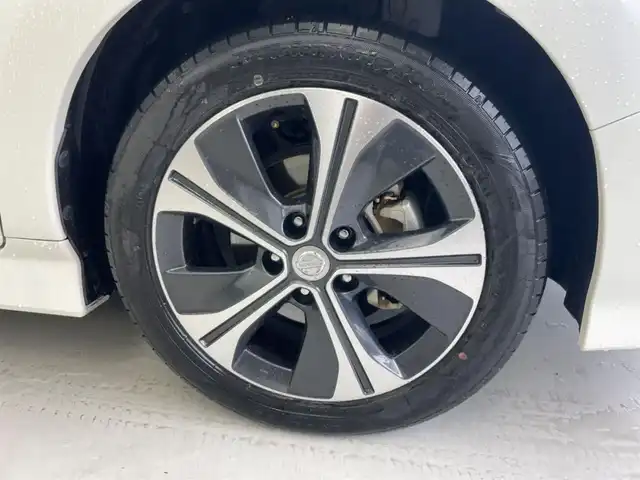 日産 リーフ G 茨城県 2018(平30)年 8.7万km ブリリアントホワイトパール/オーロラフレアブルーパール 2トーン 純正ナビ/フルセグ/プロパイロット/BSM/コーナーセンサー/純正17インチアルミホイール/LEDヘッドライト/フロントフォグランプ/ETC/ドライブレコーダー/ステアリングリモコン/シートヒーター/デジタルインナーミラー/BOSEサウンド
