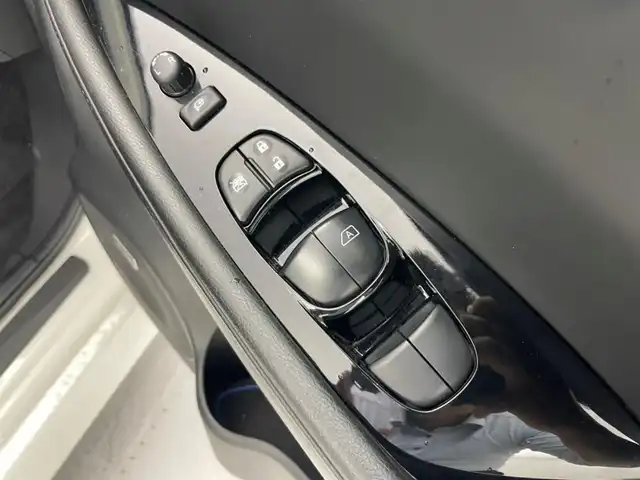 日産 リーフ G 茨城県 2018(平30)年 8.7万km ブリリアントホワイトパール/オーロラフレアブルーパール 2トーン 純正ナビ/フルセグ/プロパイロット/BSM/コーナーセンサー/純正17インチアルミホイール/LEDヘッドライト/フロントフォグランプ/ETC/ドライブレコーダー/ステアリングリモコン/シートヒーター/デジタルインナーミラー/BOSEサウンド