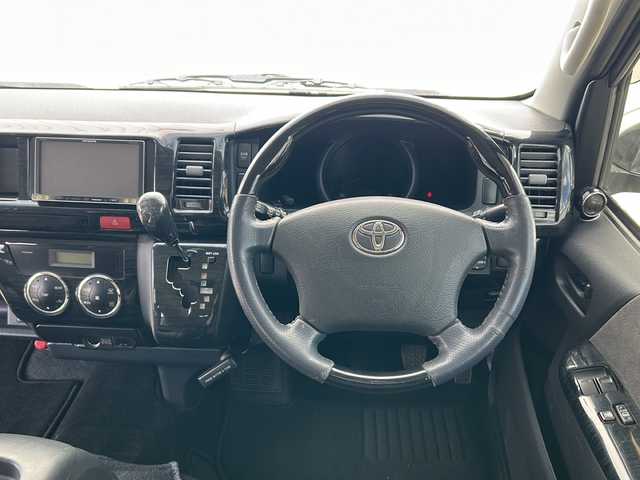 トヨタ ハイエース GL 三重県 2013(平25)年 11.2万km ホワイトパールクリスタルシャイン 社外ナビ　/ＡＬＰＩＮＥ１０．２型後席モニター　/バックカメラ　/ＡＣ１００Ｖ充電　/スペアキー　/片側パワースライドドア　/ベットキット　/ＵＳＢ給電　/ウッドコンビステアリング　/オートライト　/電動格納ミラー