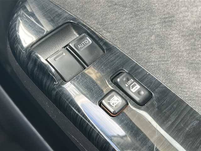 トヨタ ハイエース GL 三重県 2013(平25)年 11.2万km ホワイトパールクリスタルシャイン 社外ナビ　/ＡＬＰＩＮＥ１０．２型後席モニター　/バックカメラ　/ＡＣ１００Ｖ充電　/スペアキー　/片側パワースライドドア　/ベットキット　/ＵＳＢ給電　/ウッドコンビステアリング　/オートライト　/電動格納ミラー