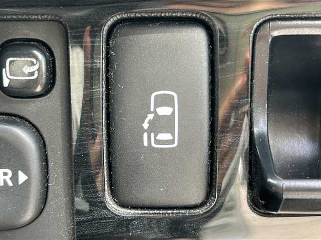 トヨタ ハイエース GL 三重県 2013(平25)年 11.2万km ホワイトパールクリスタルシャイン 社外ナビ　/ＡＬＰＩＮＥ１０．２型後席モニター　/バックカメラ　/ＡＣ１００Ｖ充電　/スペアキー　/片側パワースライドドア　/ベットキット　/ＵＳＢ給電　/ウッドコンビステアリング　/オートライト　/電動格納ミラー
