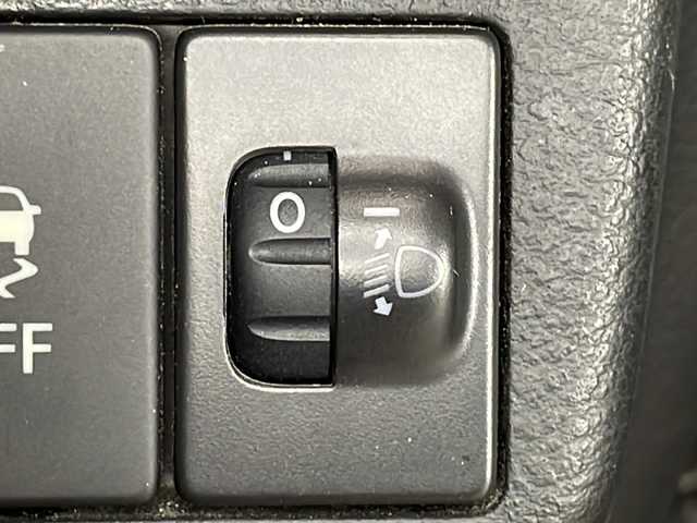 スズキ アルト L 広島県 2020(令2)年 5.8万km スペリアホワイト 社外ナビ　/バックカメラ　/シートヒーター　/衝突軽減ブレーキ　/レーンキープアシスト　/オートライト　/オートハイビーム　/踏み間違い防止　/コーナーセンサー　/ヘッドライトレベライザー　/社外フロアマット　/ＥＴＣ/純正13インチホイールキャップ（145/80/13)/エアバック（運転席/助手席）