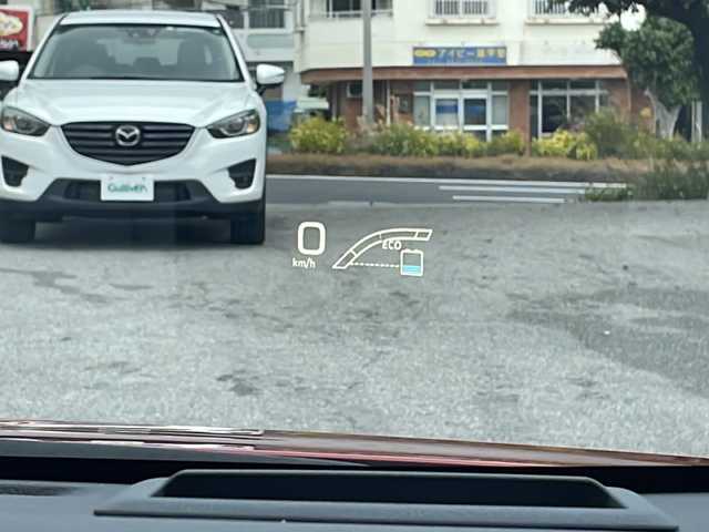 トヨタ プリウス A ツーリングセレクション 沖縄県 2016(平28)年 6.9万km エモーショナルレッド ・県外仕入　/・禁煙車　/・純正ナビ（ＣＤ　ＤＶＤ　ＢＴ　フルセグＴＶ）/・バックカメラ　/・スマートキー　/・プッシュスタート/・ビルトインＥＴＣ　/・ステアリングスイッチ　/・純正17インチアルミホイール　/・ヘッドアップディスプレイ　/・オートライト/・オートハイビーム/・ＬＥＤヘッドライト/・フォグライト/・ＢＭＳ/・レーダークルーズコントロール/・シートヒーター