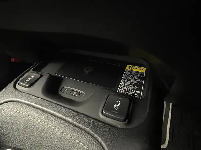 トヨタ カローラツーリング ハイブリッド ダブルバイビー 大阪府 2020(令2)年 7.9万km スパークリングブラックパールクリスタルシャイン トヨタセーフティセンス/　・プリクラッシュセーフティ/　・レーントレーシングアシスト/　・レーンディパーチャーアラート/　・レーダークルーズコントロール/　・オートマチックハイビーム/　・ロードサインアシスト/　・発進遅れ告知機能/　・リアトラフィックアラート/　・インテリジェントクリアランスソナー/　・パーキングサポートブレーキ/デジタルインナーミラー/ワイヤレス充電器/純正ディスプレイオーディオ/　Bluetooth/フルセグ/AM/FM/バックカメラ/LEDへっどらいと/オートライト/フォグランプ/ハーフレザーシート/前席シートヒーター/ステアリングヒーター/トノカバー/ヘッドアップディスプレイ/スマートキー
