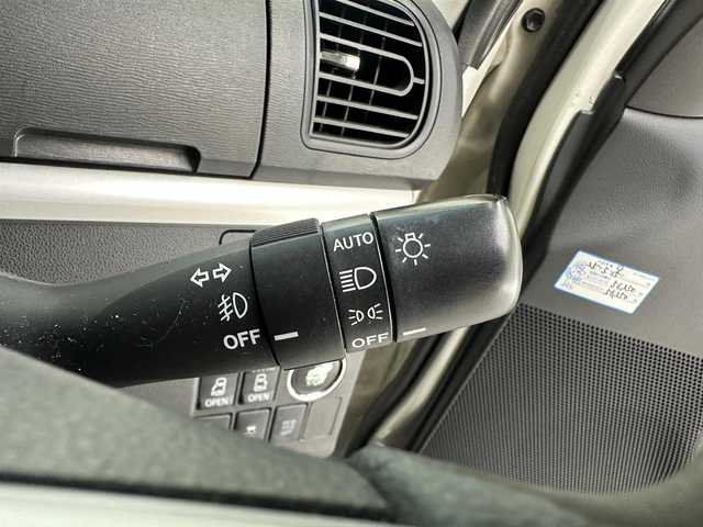 ダイハツ タント カスタム X トップED SA 兵庫県 2015(平27)年 5.5万km パールホワイトⅢ 純正8インチSDナビ　（ダイハツ　NSZN-W650）/（CD、DVD、AM/FM、BT、SD、HDMI、フルセグ）/バックカメラ/両側パワースライドドア/社外ETC/アイドリングストップ/レザー調シートカバー/電動格納ミラー/ウィンカーミラー/ドアバイザー/純正フロアマット/オートライト/プッシュスタート/スマートキー/純正14インチAW/LEDヘッドライト