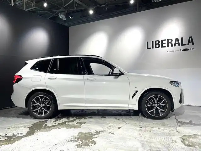 ＢＭＷ ＢＭＷ Ｘ３ 20d xDrive Mスポーツ 道央・札幌 2023(令5)年 2.3万km アルピンホワイトⅢ 電動パノラマ・ガラス・サンルーフ/ドライビング・アシスト・プロフェッショナル/・高速道路渋滞ハンズ・オフ・アシスト/・トラフィック・サイン・アシスト（速度制限認識）/・ACC/・ステアリング＆レーン・コントロール・アシスト/・レーン・ディパーチャー・ウォーニング/（車線逸脱警告システム）/・レーン・チェンジ・アシスト/・レーン・キーピング・アシスト/・クロス・トラフィック・ウォーニング/・クロスロード・ウォーニング/・前車接近警告機能/・後車衝突警告機能/・衝突回避・被害軽減ブレーキ/・エマージェンシー・ストップ・アシスト/パーキングアシストプラス/・PDC/・パーキングアシスト/・トップビュー＋３Dビュー/・サイドビューカメラ/・リアビューカメラ（予想進路表示機能付）/アダプティブLEDヘッドライト/電動フロントシート/運転席メモリー機能付/フロントシートヒーティング/リアシートヒーティング/BMWライブコックピット/・１２・３インチマルチディスプレイ・メーターパネル/・１２・３インチワイド・コントロール・ディスプレイ/・HDDナビ