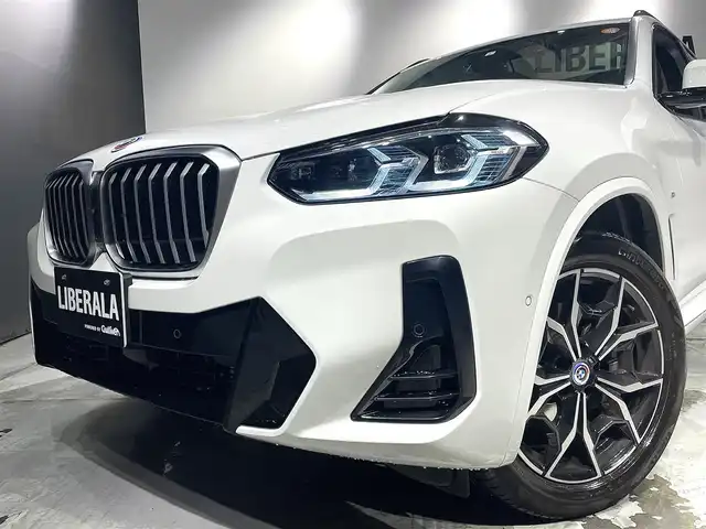 ＢＭＷ ＢＭＷ Ｘ３ 20d xDrive Mスポーツ 道央・札幌 2023(令5)年 2.3万km アルピンホワイトⅢ 電動パノラマ・ガラス・サンルーフ/ドライビング・アシスト・プロフェッショナル/・高速道路渋滞ハンズ・オフ・アシスト/・トラフィック・サイン・アシスト（速度制限認識）/・ACC/・ステアリング＆レーン・コントロール・アシスト/・レーン・ディパーチャー・ウォーニング/（車線逸脱警告システム）/・レーン・チェンジ・アシスト/・レーン・キーピング・アシスト/・クロス・トラフィック・ウォーニング/・クロスロード・ウォーニング/・前車接近警告機能/・後車衝突警告機能/・衝突回避・被害軽減ブレーキ/・エマージェンシー・ストップ・アシスト/パーキングアシストプラス/・PDC/・パーキングアシスト/・トップビュー＋３Dビュー/・サイドビューカメラ/・リアビューカメラ（予想進路表示機能付）/アダプティブLEDヘッドライト/電動フロントシート/運転席メモリー機能付/フロントシートヒーティング/リアシートヒーティング/BMWライブコックピット/・１２・３インチマルチディスプレイ・メーターパネル/・１２・３インチワイド・コントロール・ディスプレイ/・HDDナビ